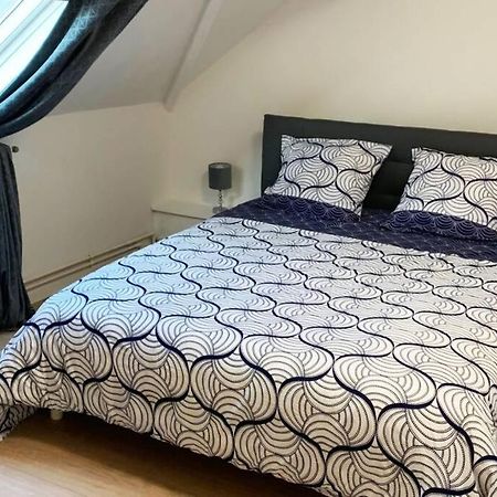 Caudry : Appartement Spacieux Plein Centre 外观 照片