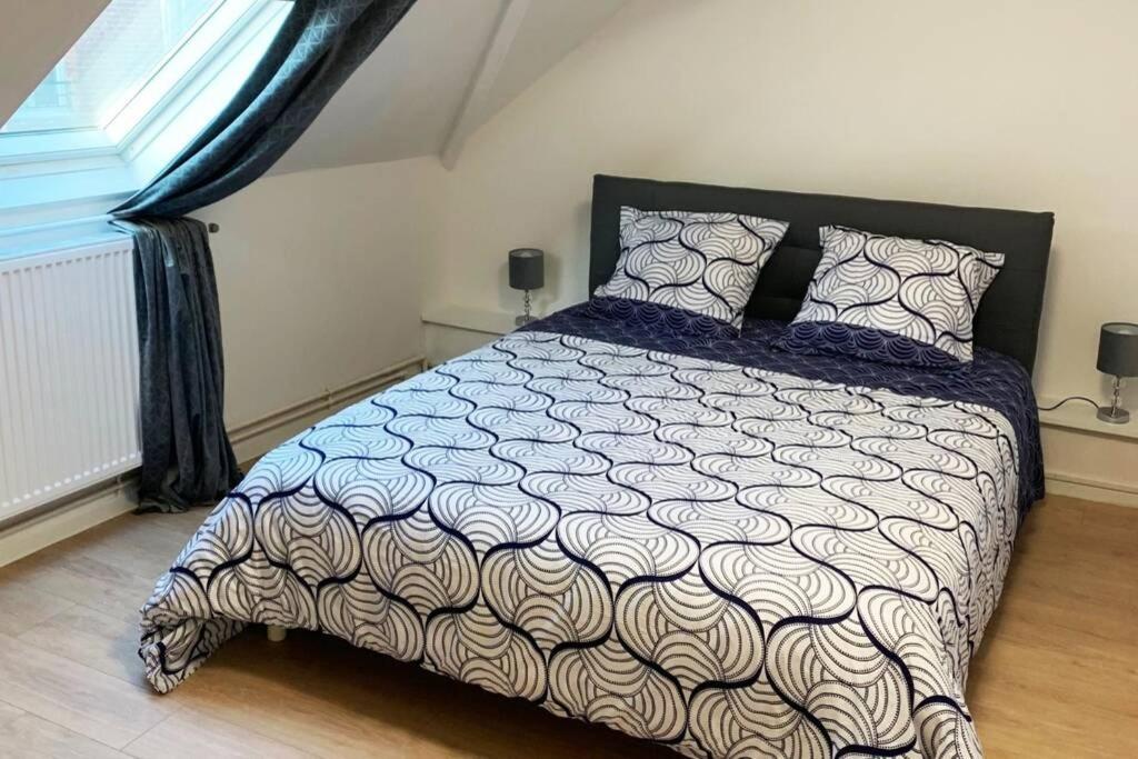Caudry : Appartement Spacieux Plein Centre 外观 照片