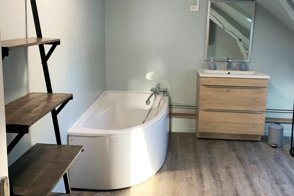 Caudry : Appartement Spacieux Plein Centre 外观 照片