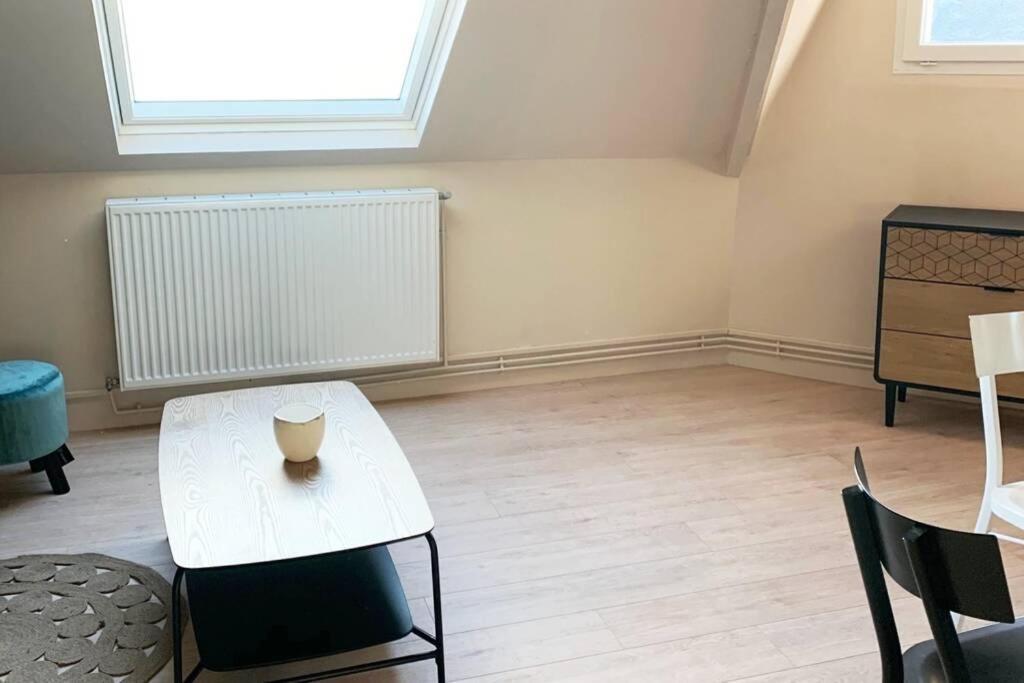 Caudry : Appartement Spacieux Plein Centre 外观 照片